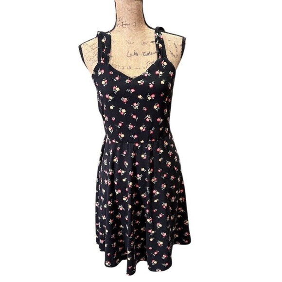 French Gray Dresses & Skirts - French Gray Dress Womens Size L Black Floral Fit & Flare Coquette Dainty